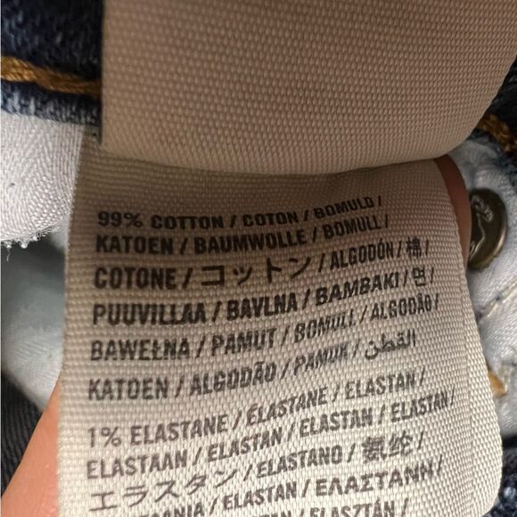 Abercrombie and Fitch low rise distressed Jean - Picture 7 of 9